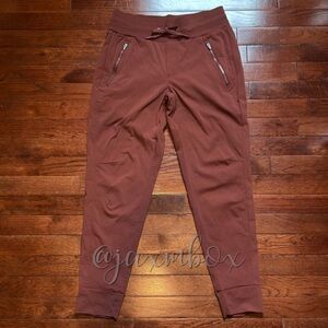 Athleta Trekkie North Jogger Size 2